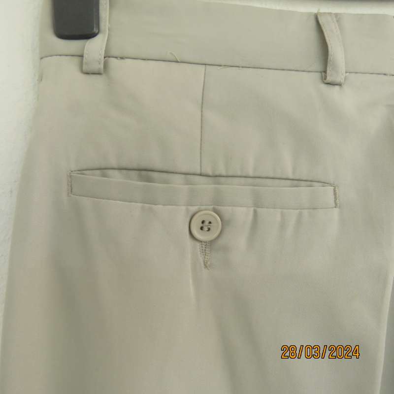 Very smart beige men`s pants with pleated front. Size 30 by ZEE`S Collection. New cond.