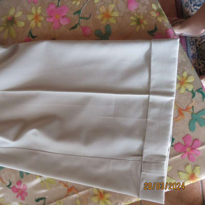 Very smart beige men`s pants with pleated front. Size 30 by ZEE`S Collection. New cond.