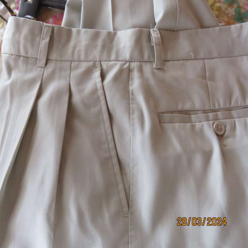 Very smart beige men`s pants with pleated front. Size 30 by ZEE`S Collection. New cond.