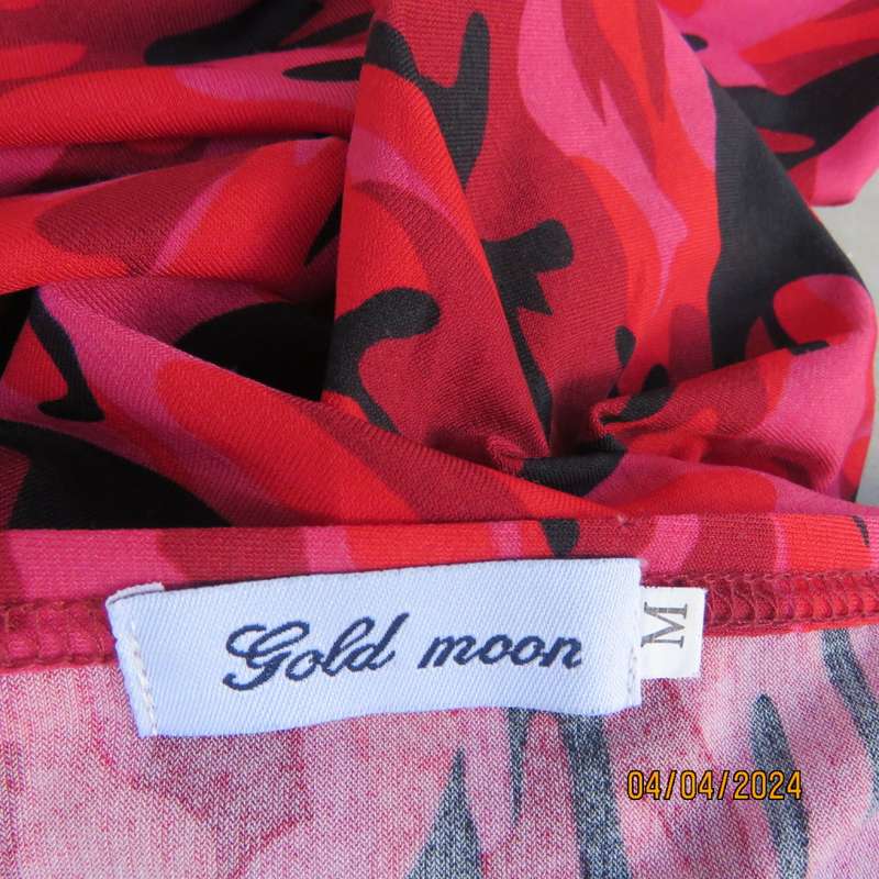 Go for effortless style in this slip over dress in medley of patterns in reds/black.Size 36/38.