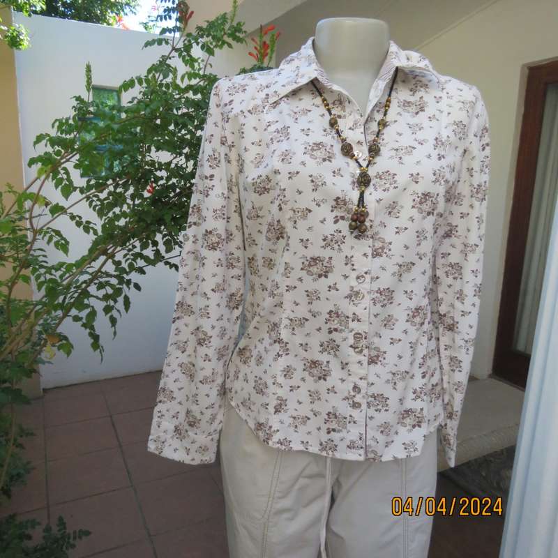 Casual cream stretch cotton/brown flower posies tailored top. Long sleeves/collar.Size 32 by INWEAR