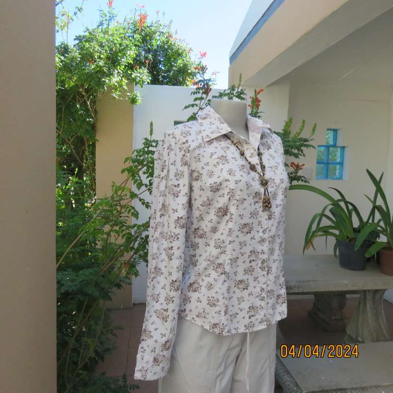 Casual cream stretch cotton/brown flower posies tailored top. Long sleeves/collar.Size 32 by INWEAR
