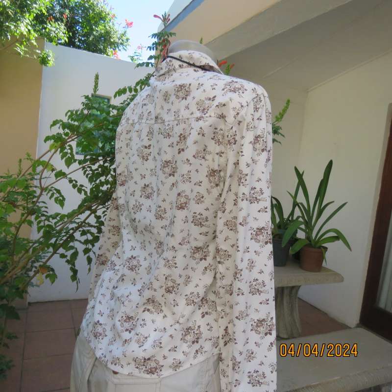 Casual cream stretch cotton/brown flower posies tailored top. Long sleeves/collar.Size 32 by INWEAR