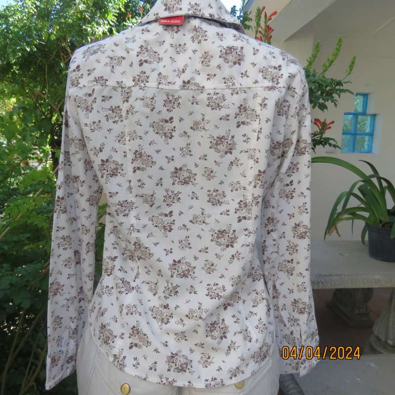 Casual cream stretch cotton/brown flower posies tailored top. Long sleeves/collar.Size 32 by INWEAR