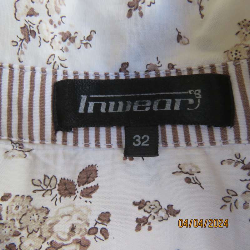Casual cream stretch cotton/brown flower posies tailored top. Long sleeves/collar.Size 32 by INWEAR