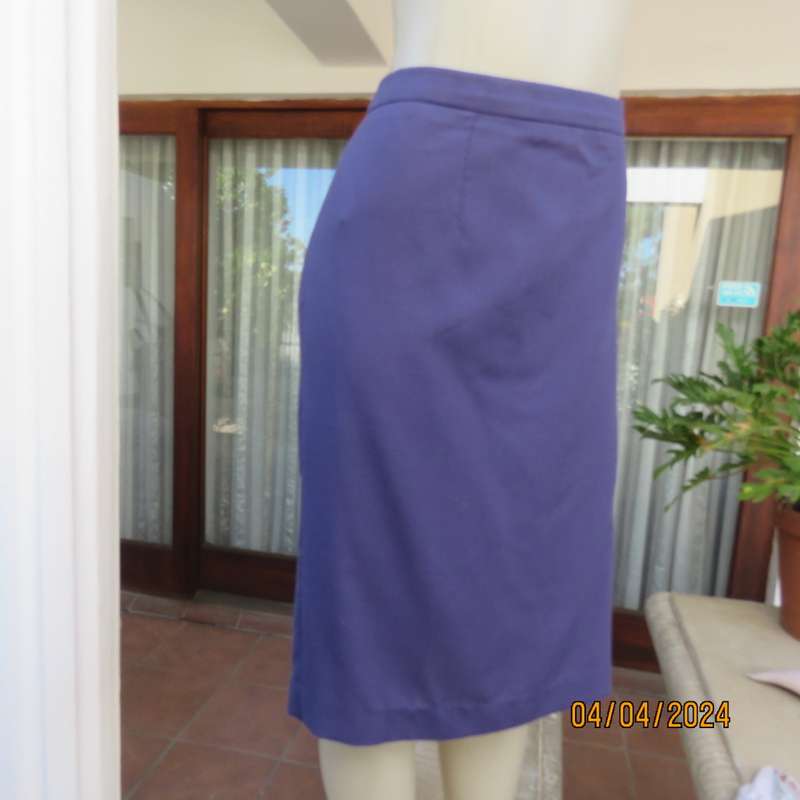 Smart indigo blue 2 pc pencil skirt-open hanging short sleeve jacket. Boutique made size 40.As new