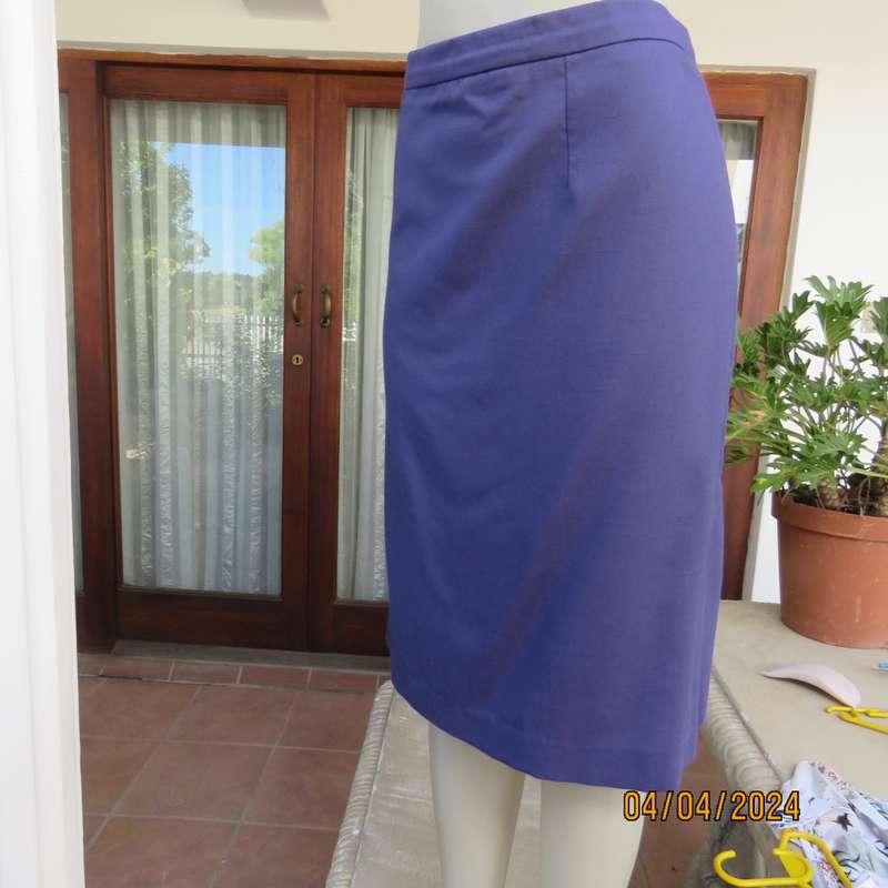 Smart indigo blue 2 pc pencil skirt-open hanging short sleeve jacket. Boutique made size 40.As new