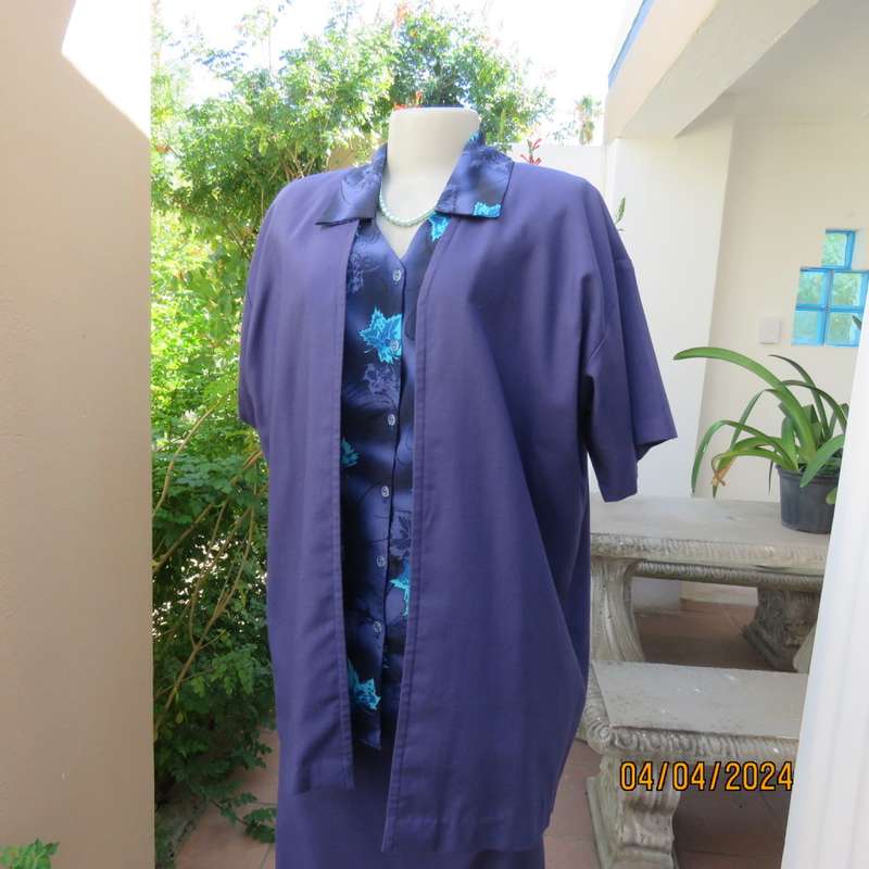 Smart indigo blue 2 pc pencil skirt-open hanging short sleeve jacket. Boutique made size 40.As new