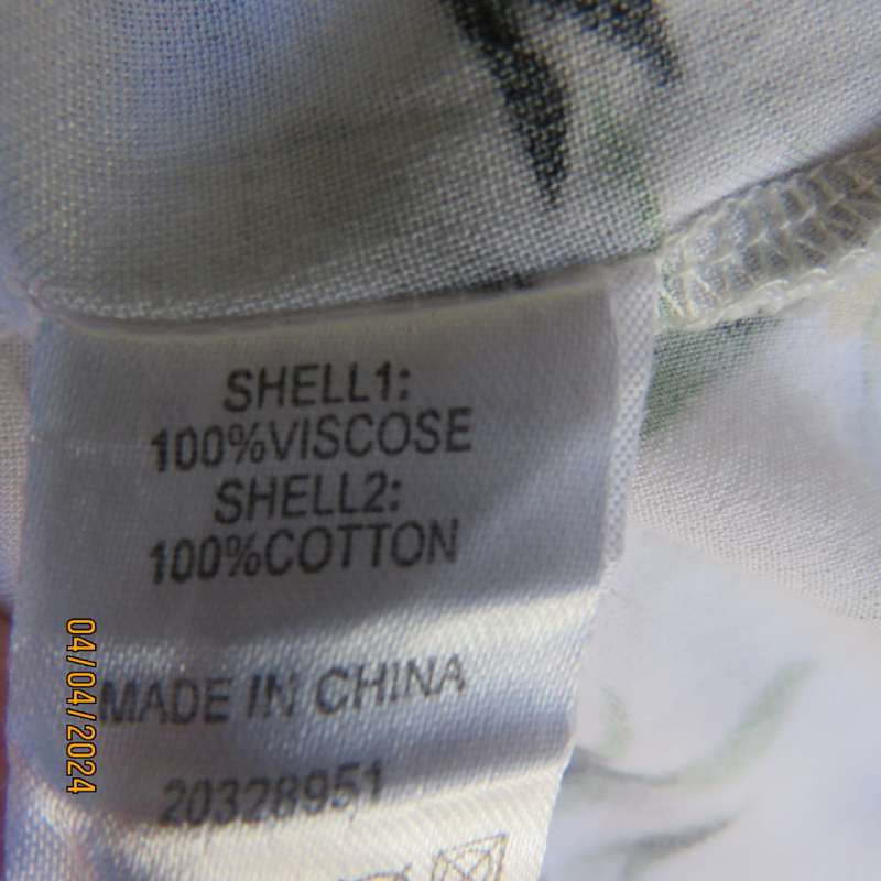 Queenspark white viscose button down top with floral pattern.Open collar. Lace inlays.Size 40.As new