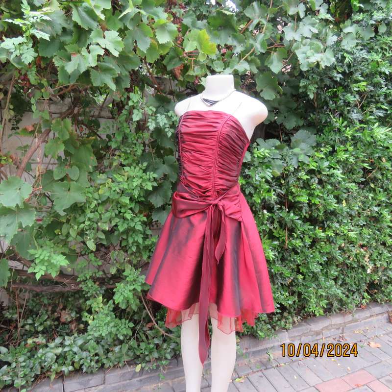 Chic garnet red polyester satin dress. Ruched top front. Skater skirt. Size 36.