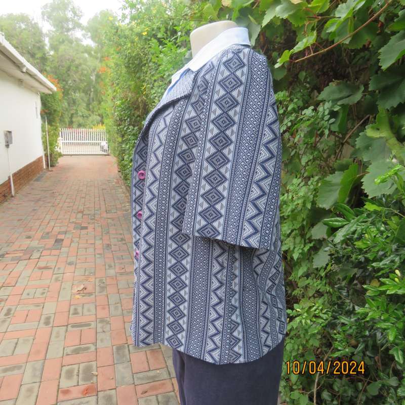 Beautiful vintage crimplene short sleeve jacket/top. Button down/shawl open collar.Size 36/12.