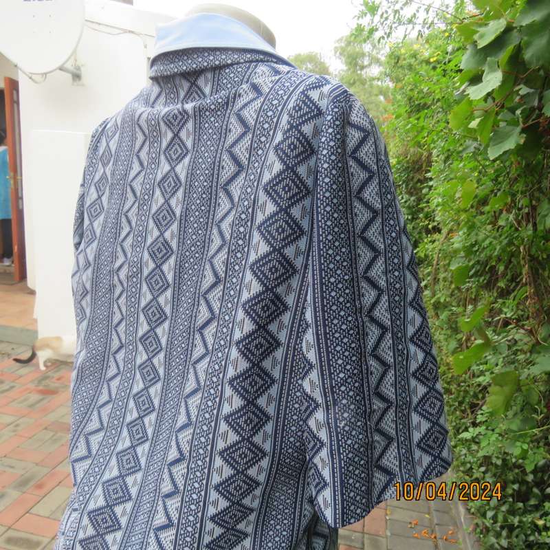 Beautiful vintage crimplene short sleeve jacket/top. Button down/shawl open collar.Size 36/12.