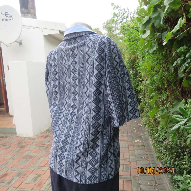 Beautiful vintage crimplene short sleeve jacket/top. Button down/shawl open collar.Size 36/12.