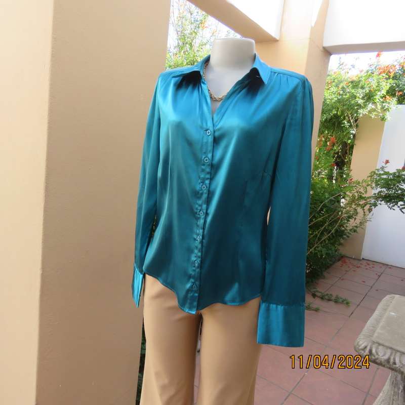 Glamour shiny jade long sleeve button down top.TRUWORTHS size 36. Stretch polyester.Tailored. As new