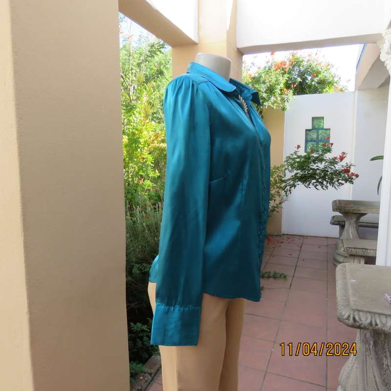 Glamour shiny jade long sleeve button down top.TRUWORTHS size 36. Stretch polyester.Tailored. As new