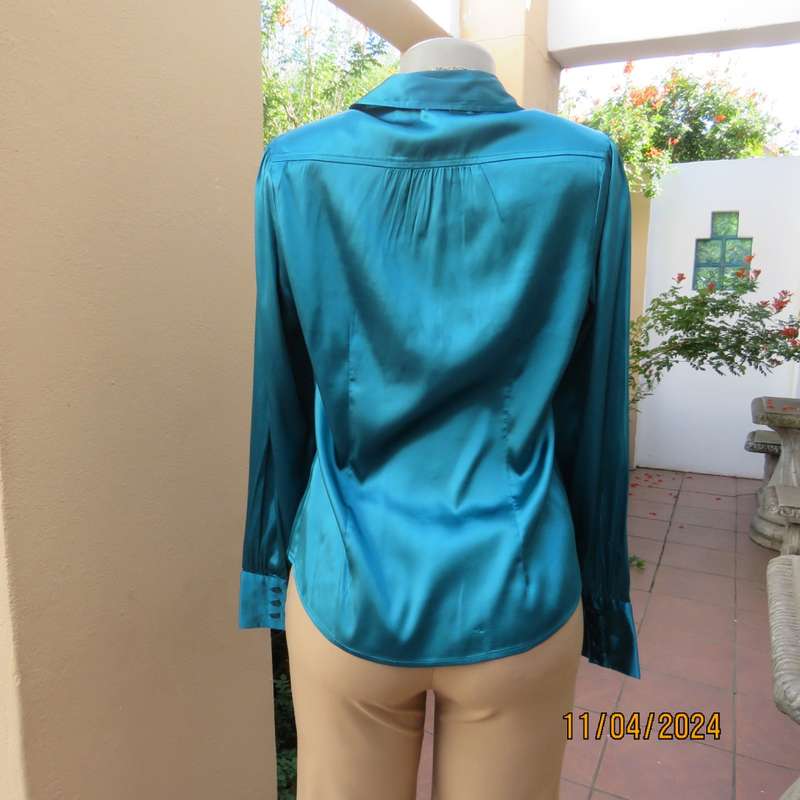 Glamour shiny jade long sleeve button down top.TRUWORTHS size 36. Stretch polyester.Tailored. As new