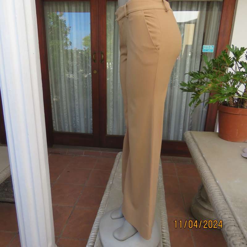 High quality ZARA Basic fawn colour bootlegged pants size 32/8. Polyester/viscose stretch. As new