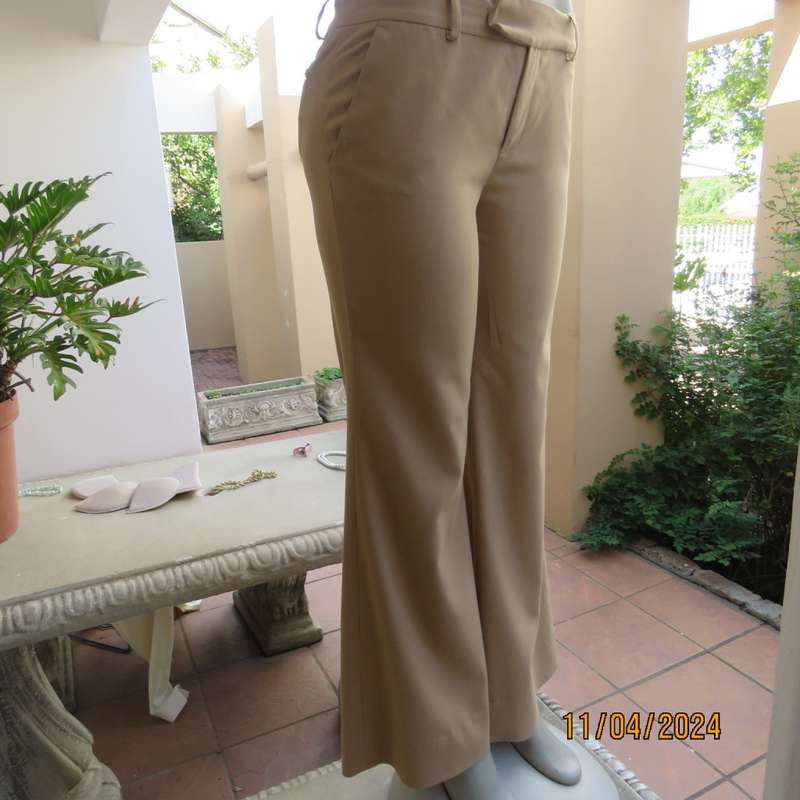 High quality ZARA Basic fawn colour bootlegged pants size 32/8. Polyester/viscose stretch. As new