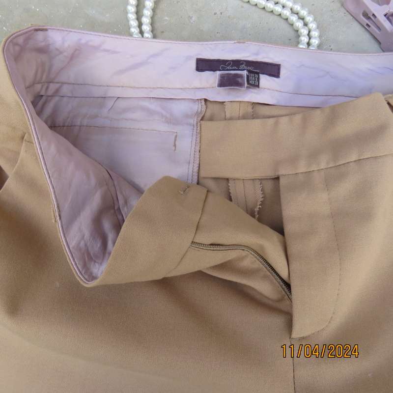 High quality ZARA Basic fawn colour bootlegged pants size 32/8. Polyester/viscose stretch. As new