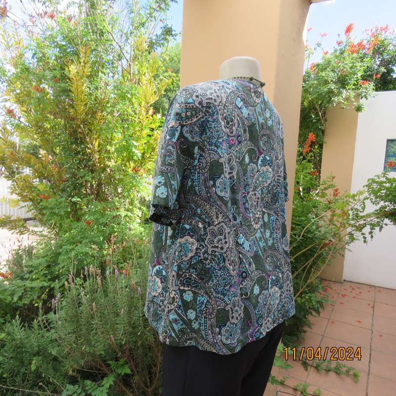 Short sleeve cropped paisley patterned polycotton top. Purple/green/blue and white.Size 42.