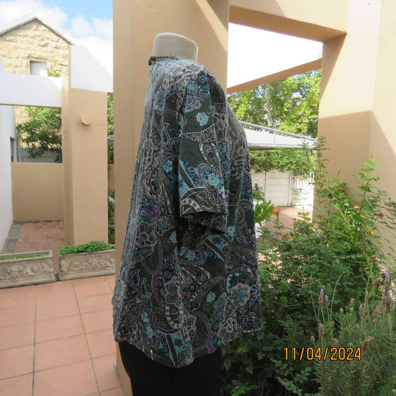 Short sleeve cropped paisley patterned polycotton top. Purple/green/blue and white.Size 42.