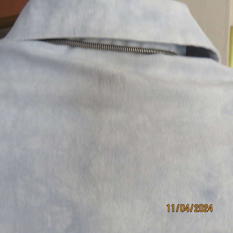 Classic long sleeve top in white/blue marble pattern. Open collar.Button down. Size 40.