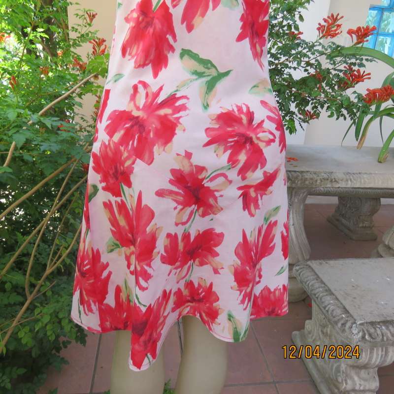 Sweet white fine cotton dress with bold crimson flowers and shoulder straps. Size 30/6. As new cond.