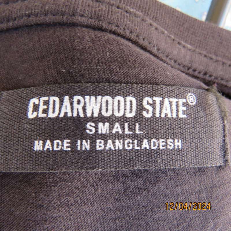 High quality black capped sleeve T Shirt with appliqued logo. Size 34 by CEDARWOOD STATE Dublin.