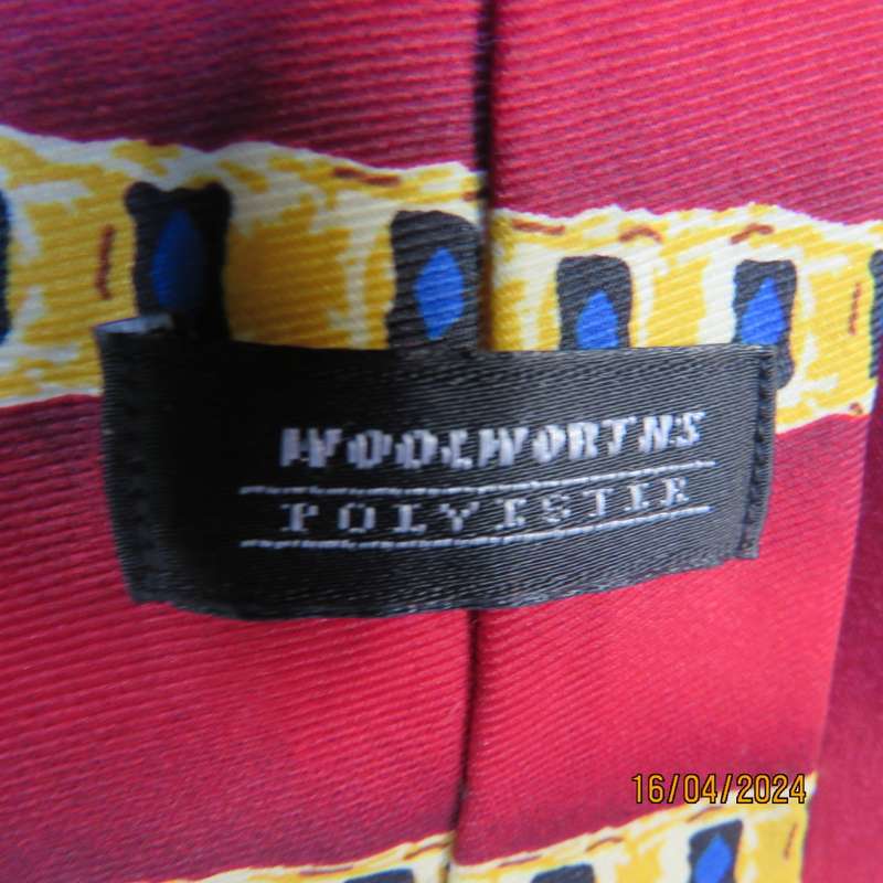 Men`s cherry red long sleeve polycotton CIGNAL (Markham) shirt size S chest 95cm. Free narrow tie.