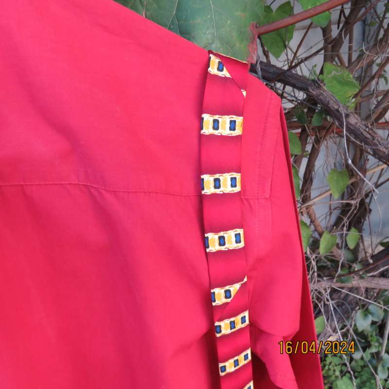 Men`s cherry red long sleeve polycotton CIGNAL (Markham) shirt size S chest 95cm. Free narrow tie.