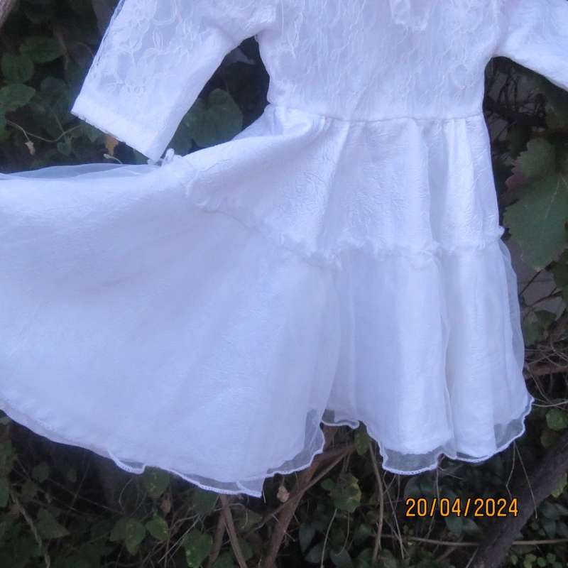 Lovely little white satin/lace dress for baby girl 12 mth old. 2 Layer skirt. Back closure. New cond