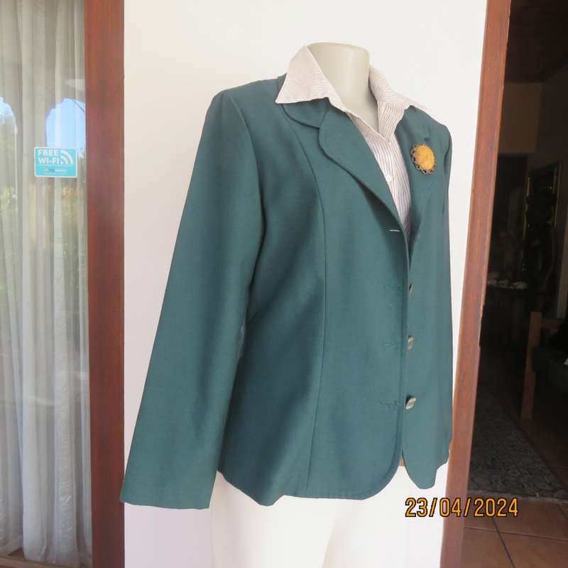 Elegant Sacramento green long sleeve polycotton size 36 jacket. By Boutique.Clover leaf collar.