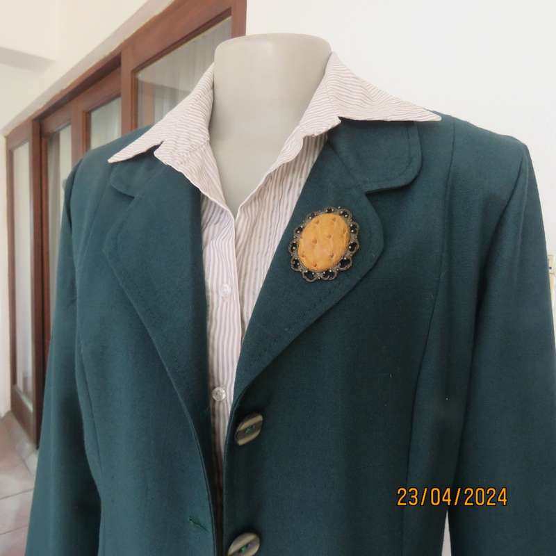 Elegant Sacramento green long sleeve polycotton size 36 jacket. By Boutique.Clover leaf collar.