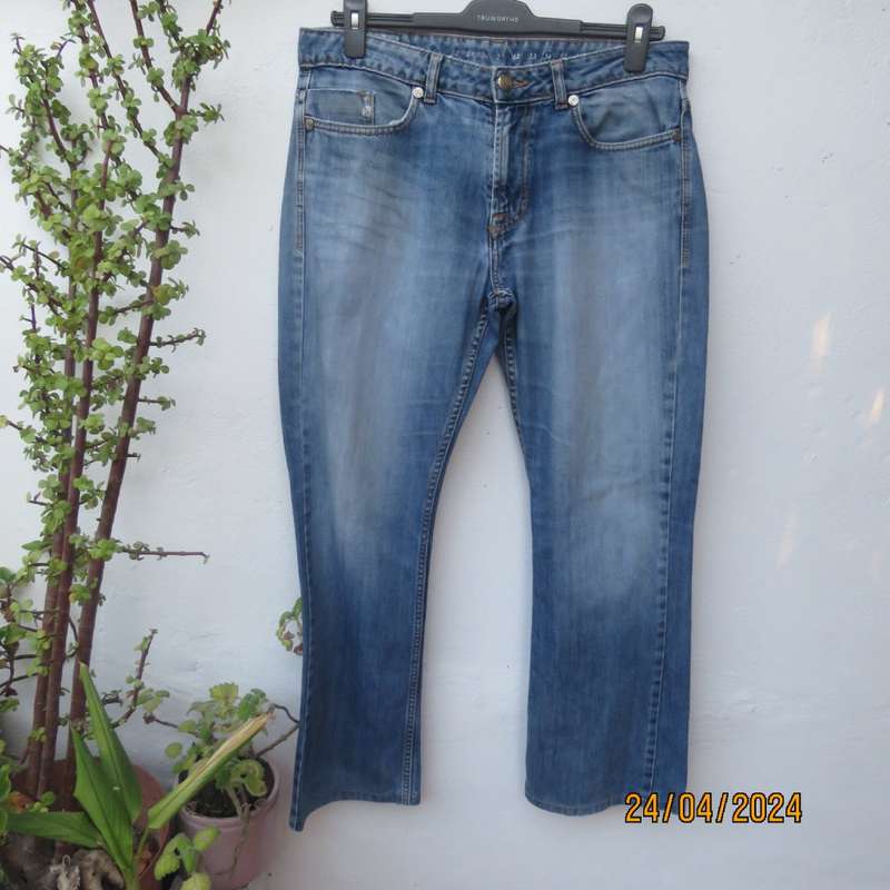 High quality OLD KHAKI distressed look Men`s jeans size 34. In 100% cotton. Very good cond.