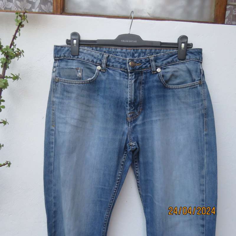 High quality OLD KHAKI distressed look Men`s jeans size 34. In 100% cotton. Very good cond.