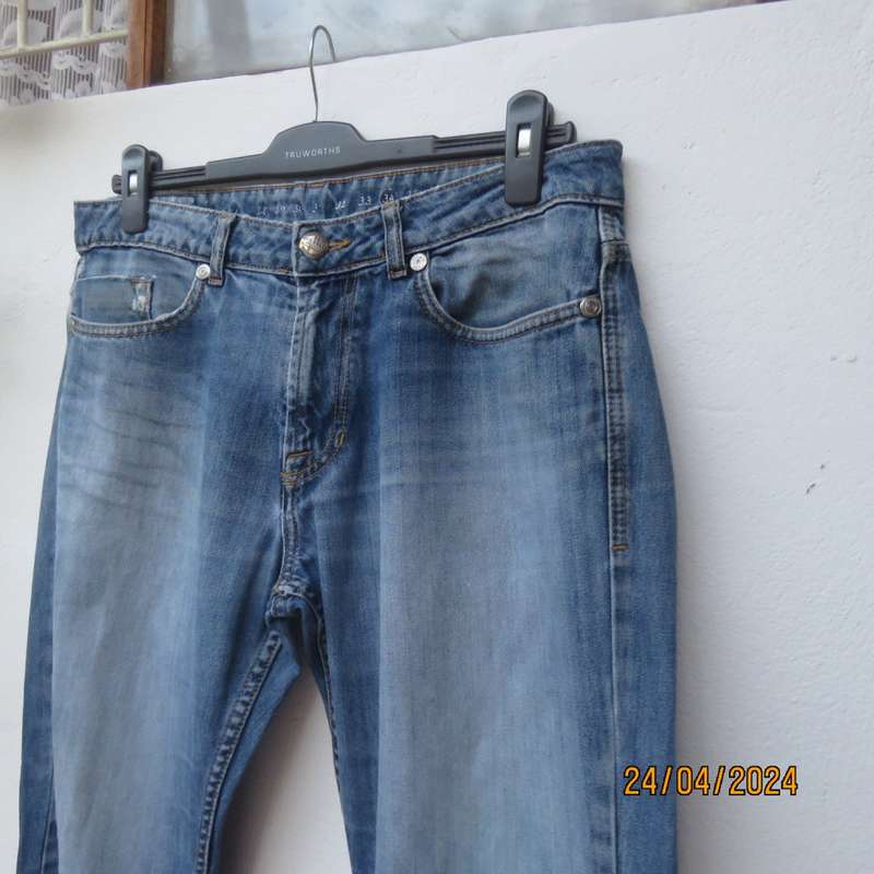 High quality OLD KHAKI distressed look Men`s jeans size 34. In 100% cotton. Very good cond.