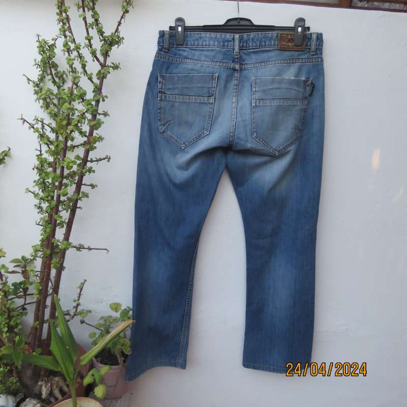 High quality OLD KHAKI distressed look Men`s jeans size 34. In 100% cotton. Very good cond.