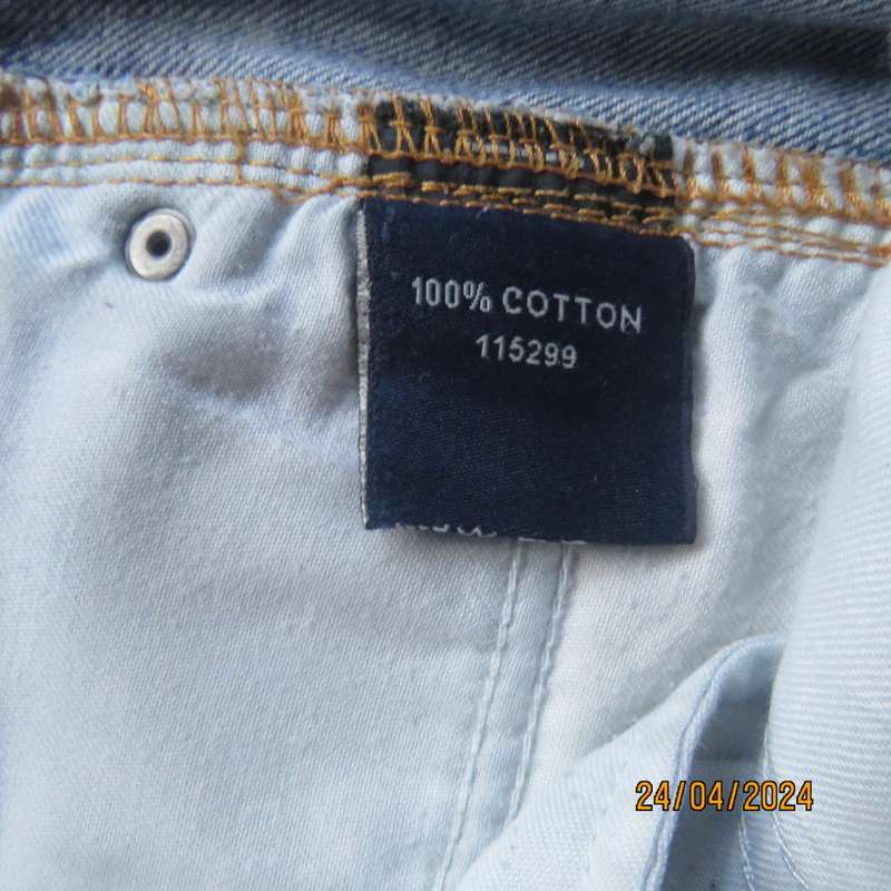High quality OLD KHAKI distressed look Men`s jeans size 34. In 100% cotton. Very good cond.