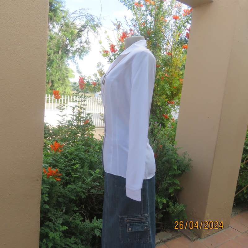 White tailored long cuffed sleeve button down polycotton top with open collar. By NEW ERA size 34