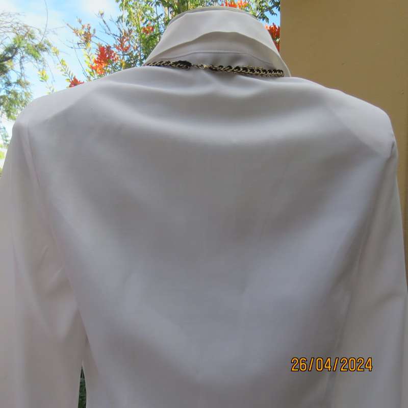 White tailored long cuffed sleeve button down polycotton top with open collar. By NEW ERA size 34