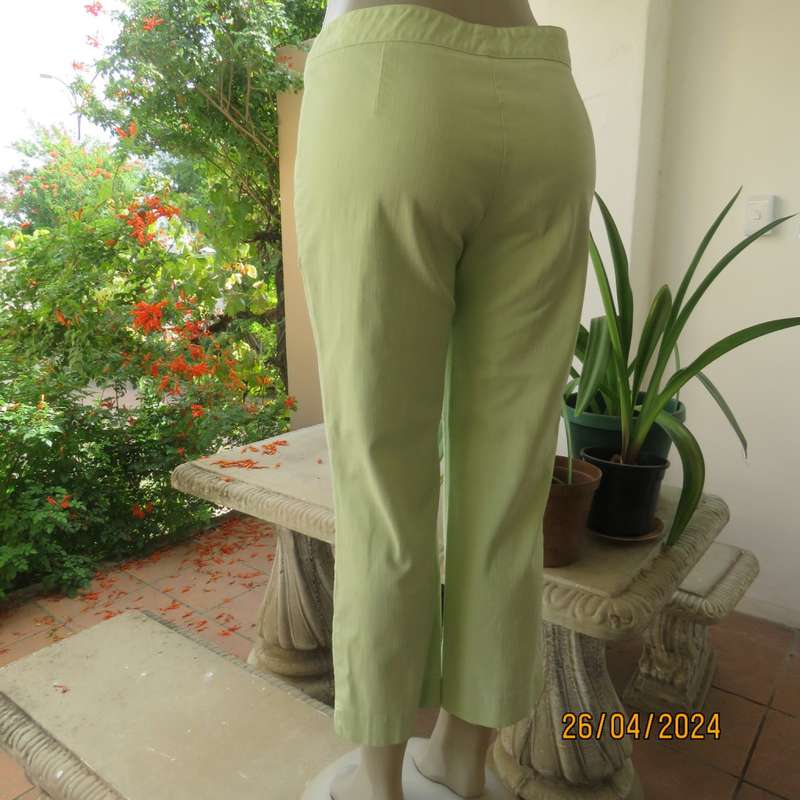 QUEENSPARK lime green ankle length size 36/12 pants. Tight fit! Cotton/nylon stretch. As new cond.