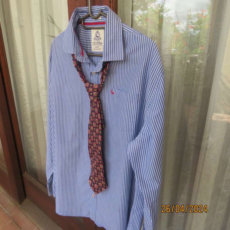 Fabulous men`s OLD KHAKI long sleeve 100% cotton blue/white striped shirt. Size Large. As new.