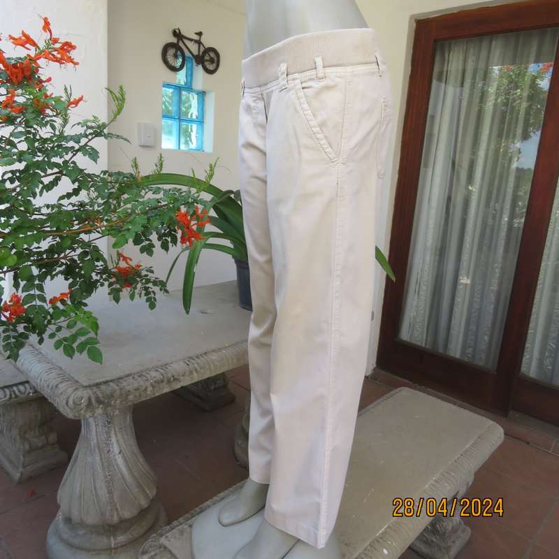 Relaxed style 100% cotton straight leg pants. Ribbed/elastic wide waistband.By ST BERNARD. Size 36.