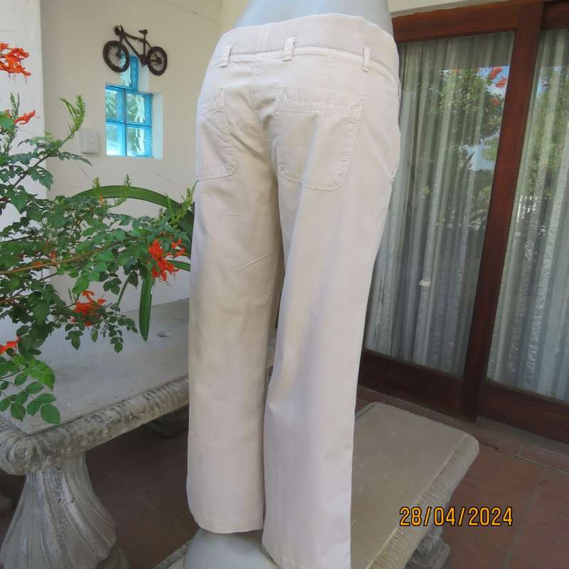 Relaxed style 100% cotton straight leg pants. Ribbed/elastic wide waistband.By ST BERNARD. Size 36.