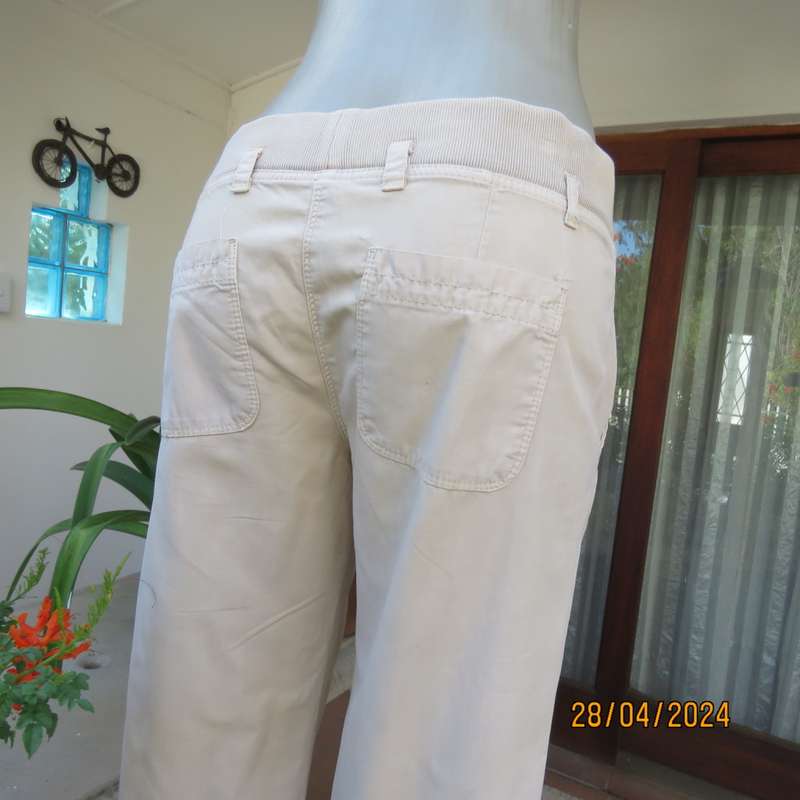 Relaxed style 100% cotton straight leg pants. Ribbed/elastic wide waistband.By ST BERNARD. Size 36.
