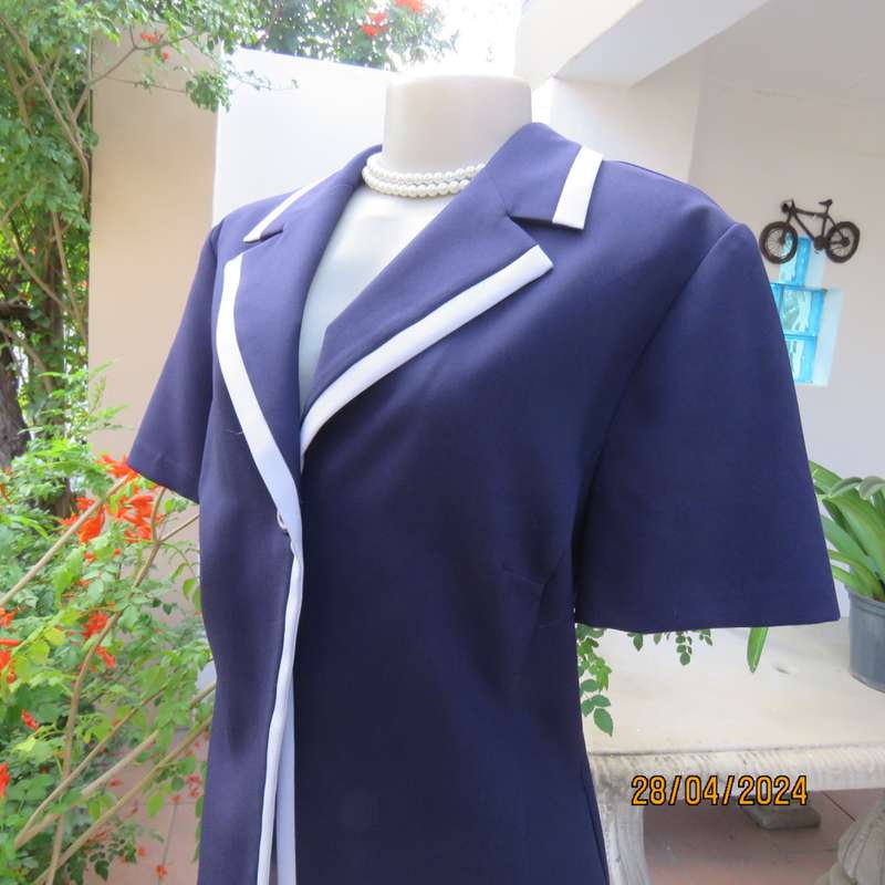 Elegant eggplant purple top/jacket.Open collar/pale lilac edging. One button closure.Size 38 TRU.