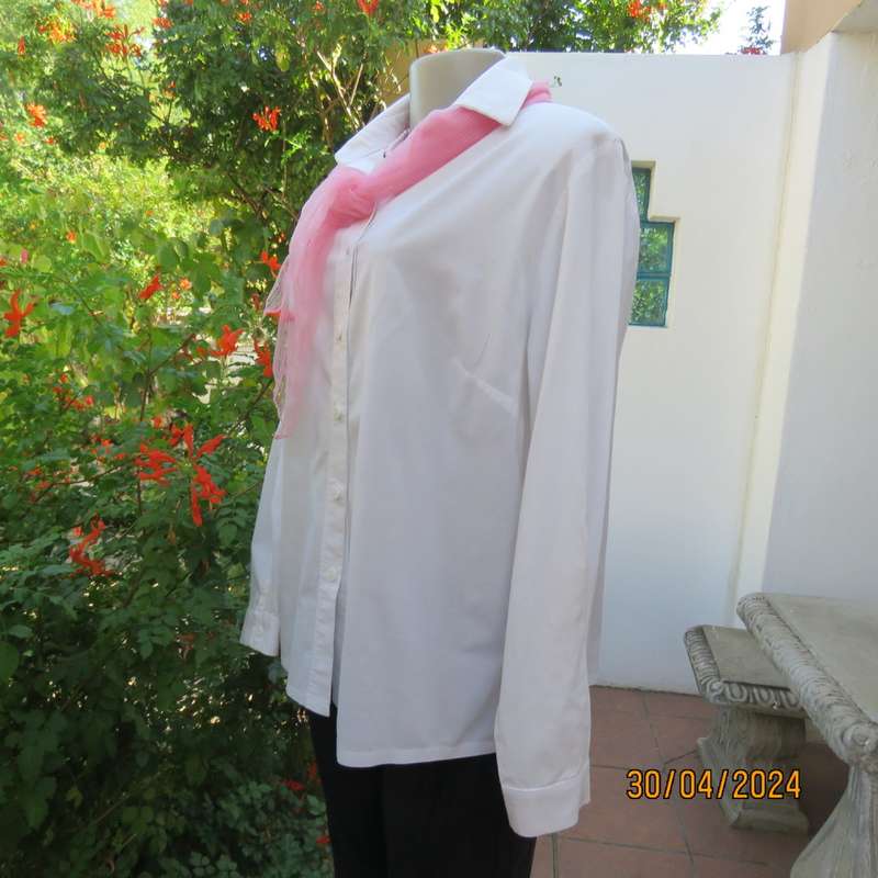 Ladies long sleeve white stretch cotton shirt. Size 42. No label. Button down/shirt collar.As new