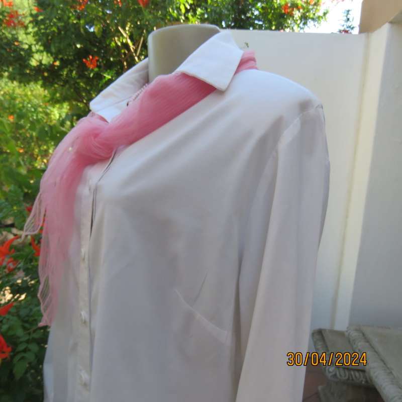 Ladies long sleeve white stretch cotton shirt. Size 42. No label. Button down/shirt collar.As new