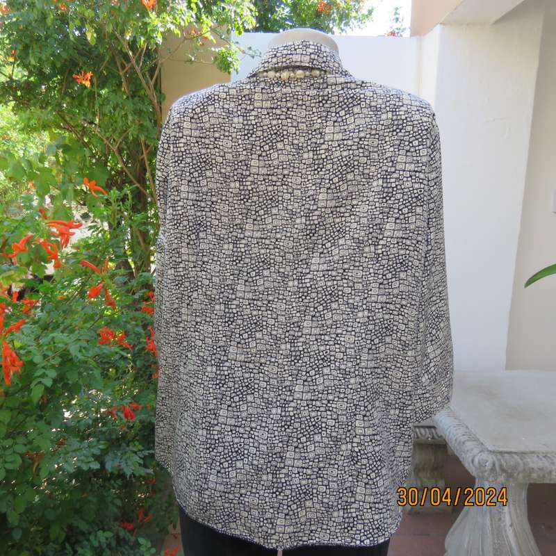 Charming black/cream graphic printed button down/open collar polyester top.JUDY`S PRIDE size 42