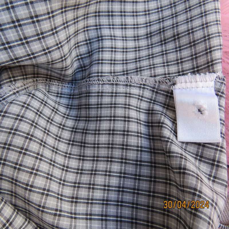 Cool light grey/black check button down/shirt collar top in rayon. Size 38.Elbow length sleeves.